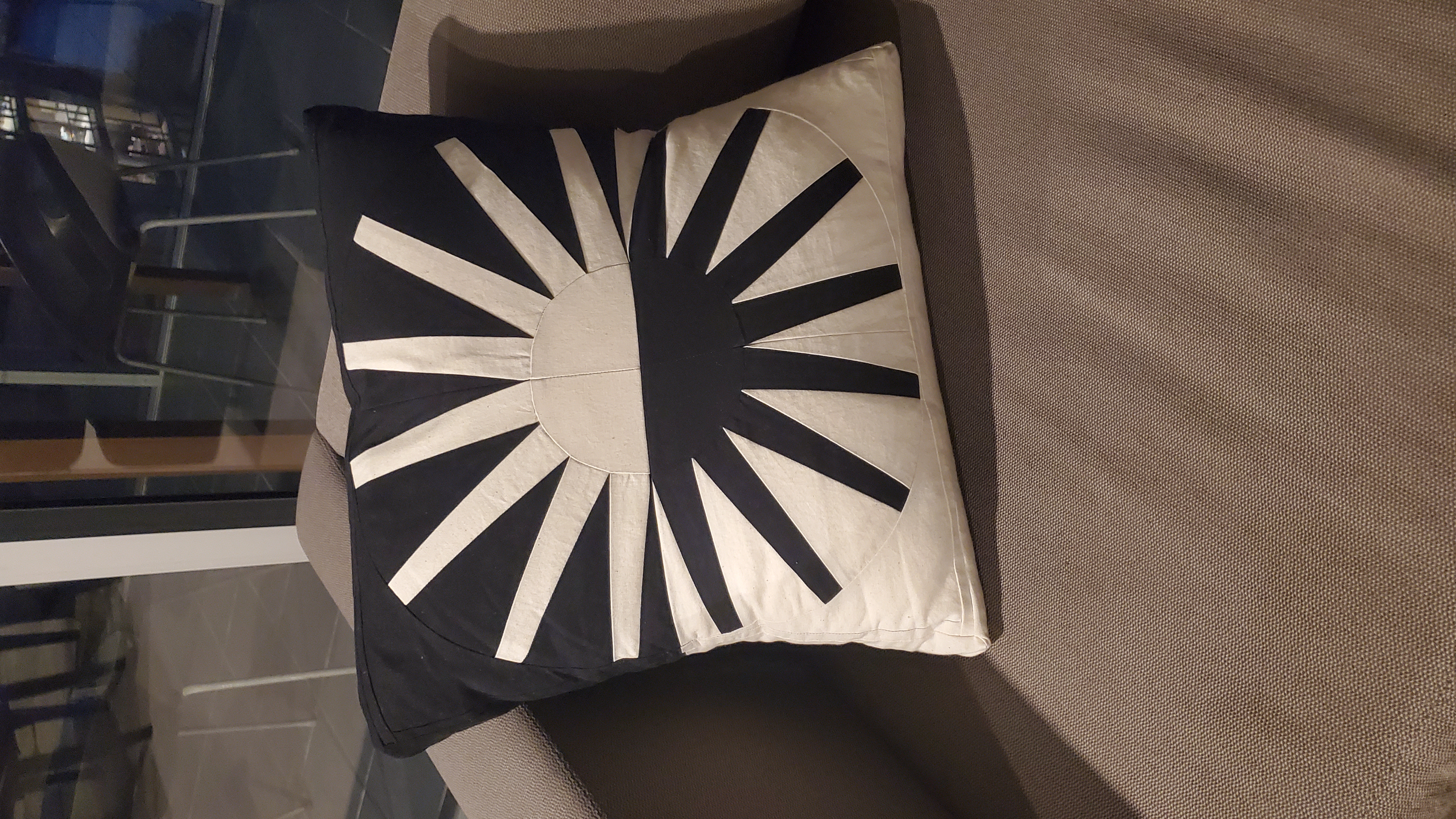 Sunburst cushion (FPP)